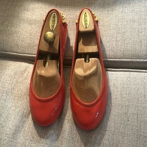 Euc!! only worn once Lauren by Ralph Lauren coral flats with gold chain size 11B